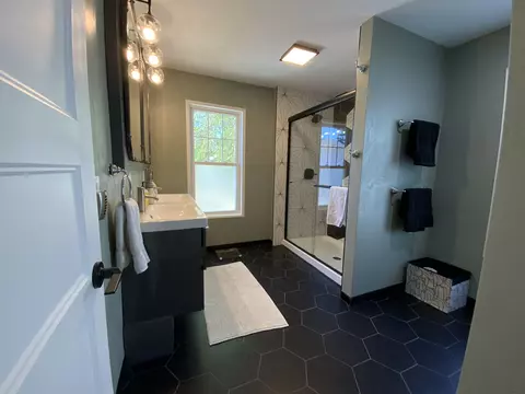 Bath - 709 E Circle St, Appleton, WI 54911 photo 1 of 8