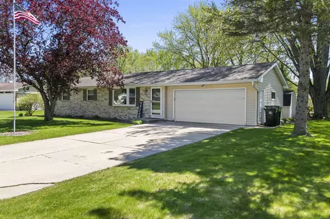 2919 Holland Rd, Green Bay, WI 54313