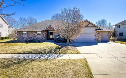 5008 N Mary Martin Dr, Appleton, WI 54913