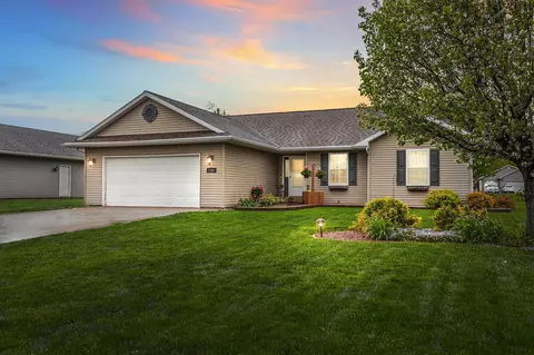 1564 Meadow Flower Ct, Neenah, WI 54956