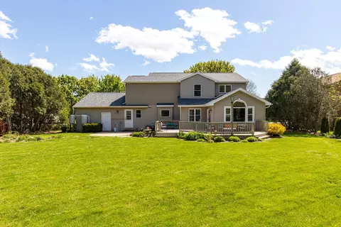 Exterior - 2912 W Heritage Ave, Appleton, WI 54914 photo 6 of 8