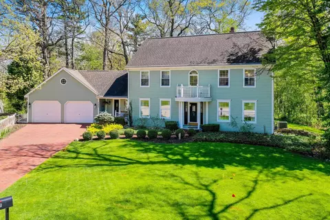 131 Traders Point Ln, Green Bay, WI 54302