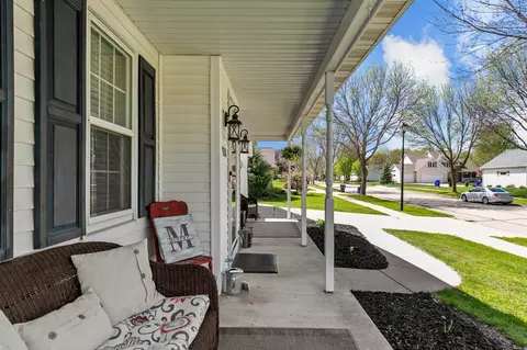 Exterior - 1609 E Wyndmere Dr, Appleton, WI 54913 photo 4 of 9