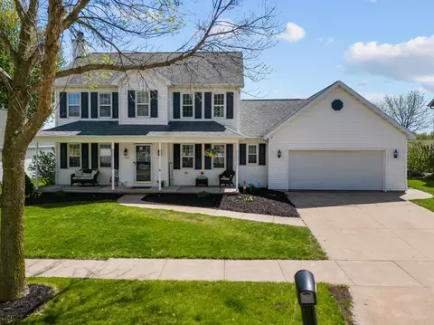 Exterior - 1609 E Wyndmere Dr, Appleton, WI 54913 photo 2 of 9