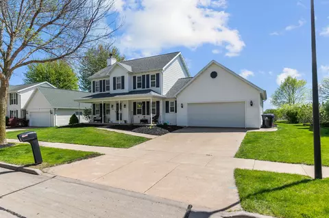 Exterior - 1609 E Wyndmere Dr, Appleton, WI 54913 photo 6 of 9