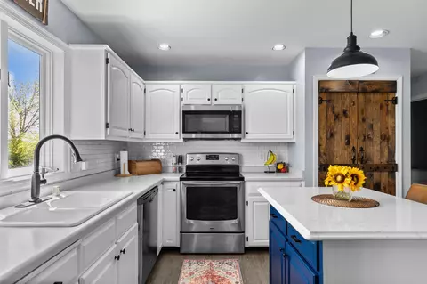 Kitchen - 1609 E Wyndmere Dr, Appleton, WI 54913 photo 2 of 5