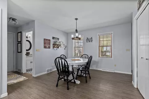 Dining - 1609 E Wyndmere Dr, Appleton, WI 54913 photo 2 of 2