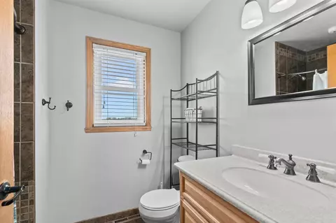 Bath - 1609 E Wyndmere Dr, Appleton, WI 54913 photo 1 of 5