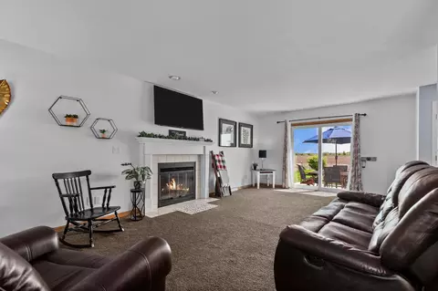 Living - 1609 E Wyndmere Dr, Appleton, WI 54913 photo 1 of 2
