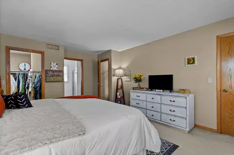 Bedroom - 1609 E Wyndmere Dr, Appleton, WI 54913 photo 2 of 3