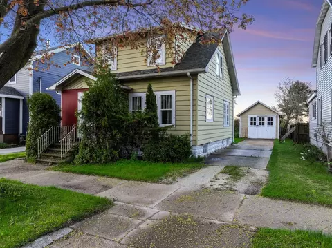 1007 16th St, Two Rivers, WI 54241