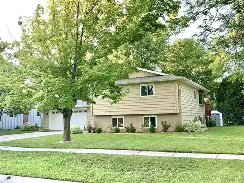 771 Meadowbrook Ln, Fond Du Lac, WI 54935