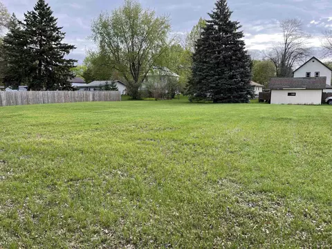 940 S River St, Shawano, WI 54166