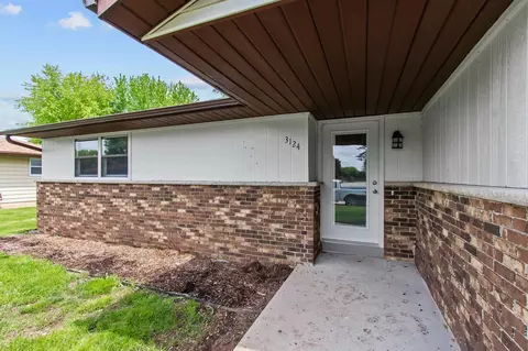 3124 N Bluemound Dr, Appleton, WI 54913 photo 2