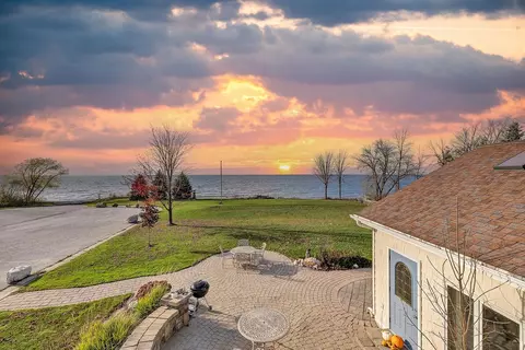 2733 Bay Rd, Brussels, WI 54204