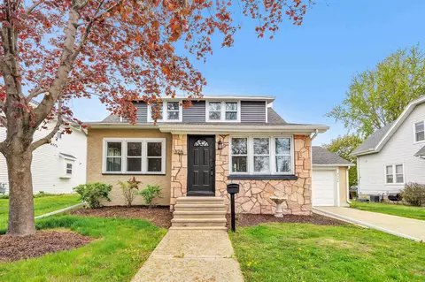 326 S Ontario St, De Pere, WI 54115