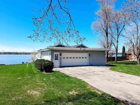712 Lakecrest Dr, Menasha, WI 54952