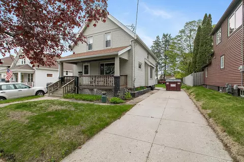 1213 S 16th St, Manitowoc, WI 54220