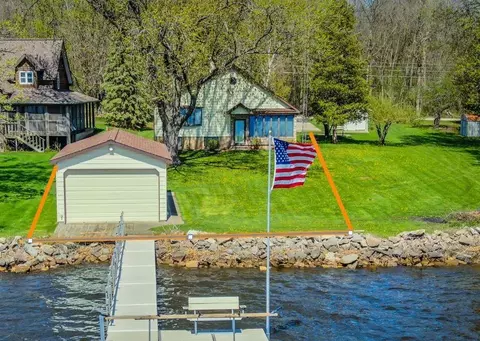 4605 Plummers Point Rd, Oshkosh, WI 54904