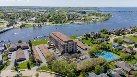 1545 Arboretum Dr #407, Oshkosh, WI 54901