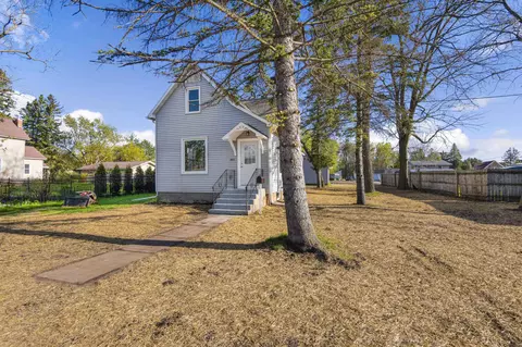 2831 Merchant St, Marinette, WI 54143