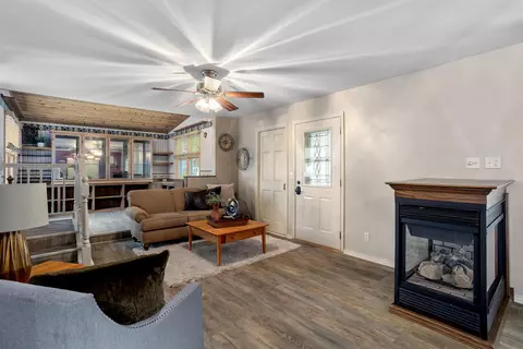 542 N State St, Appleton, WI 54911 photo 2