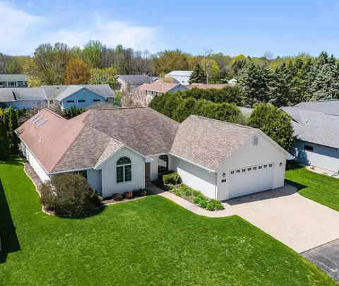 w2579 Oakbrook Court, Appleton, WI 54915