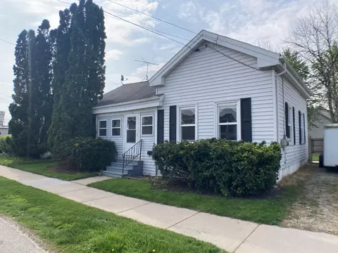 221 W 7th Ave, Oshkosh, WI 54902