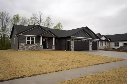 2525 S Stellita Cir, De Pere, WI 54115