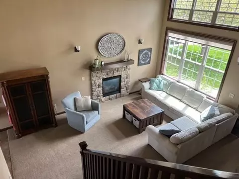 Living - 496 Barbie Ct, Appleton, WI 54915 photo 2 of 4
