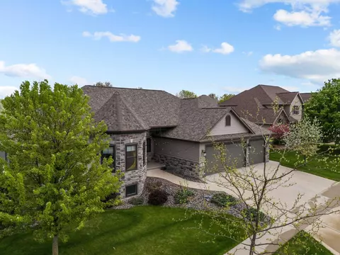 5500 N Summerland Dr, Appleton, WI 54913