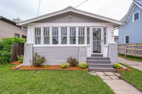618 N Superior St, Appleton, WI 54911