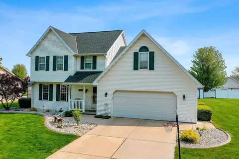 1401 S Carrington Ln, De Pere, WI 54115