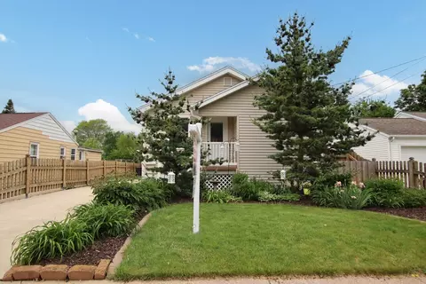 1729 Delaware St, Oshkosh, WI 54902