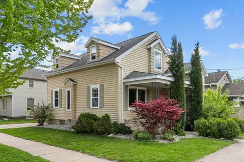 Exterior - 1424 N Division St, Appleton, WI 54911 photo 3 of 7
