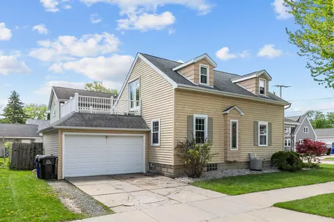 Exterior - 1424 N Division St, Appleton, WI 54911 photo 4 of 7