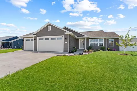 4451 Fieldcrest Dr, Kaukauna, WI 54130