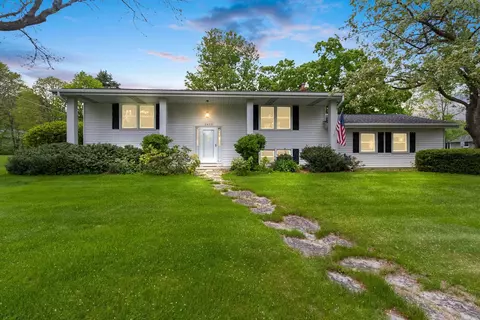 2372 Shady Ln, Green Bay, WI 54313