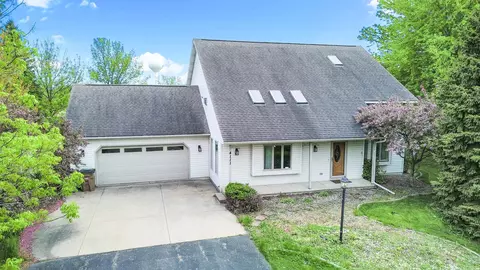4111 Meadow View Ln, Oshkosh, WI 54904