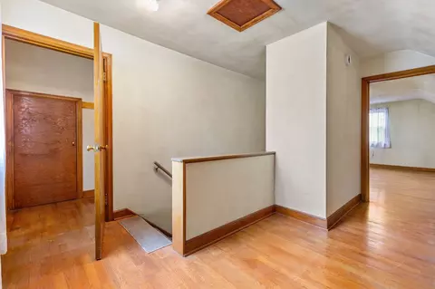 Entry Way - 1904 N Clark St, Appleton, WI 54911 photo 4 of 6