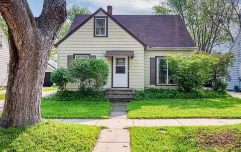 Exterior - 1904 N Clark St, Appleton, WI 54911 photo 4 of 5