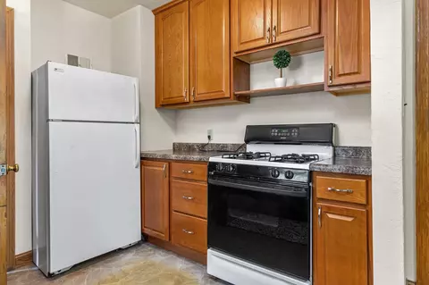 Kitchen - 1904 N Clark St, Appleton, WI 54911 photo 2 of 4