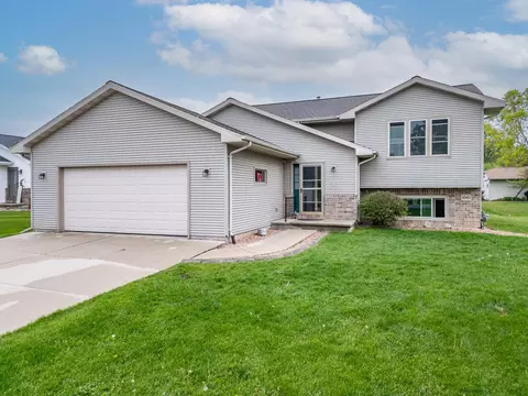 1010 Bluehill Ave, Fond Du Lac, WI 54935
