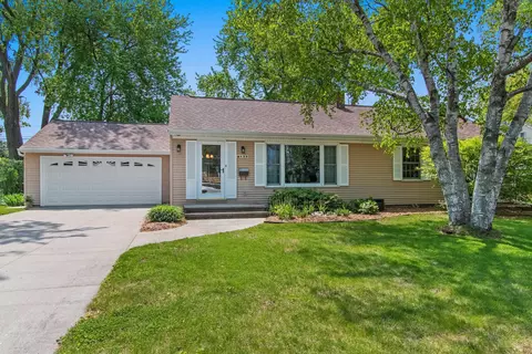 439 Lowell Pl, Neenah, WI 54956