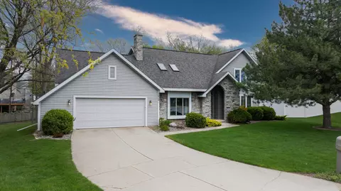 1420 Harbor Springs Cir, Green Bay, WI 54311