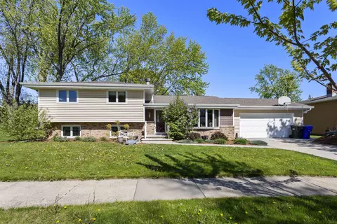 1908 Parkwood Dr, Kaukauna, WI 54130