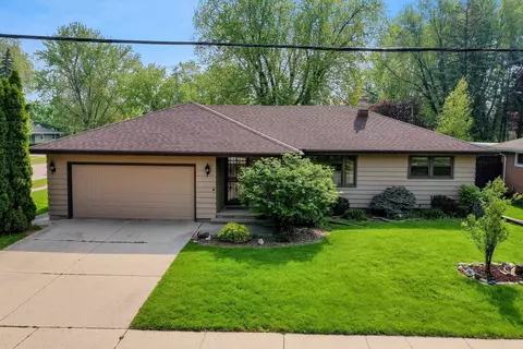 2230 N Mason St, Appleton, WI 54914 photo 2