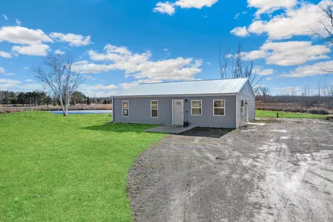 4993 Sampson Rd, Abrams, WI 54101