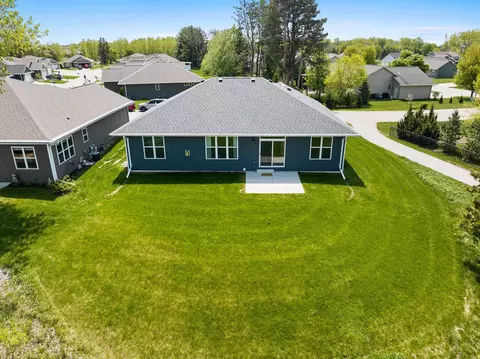 1072 W Cecilia Ct, Appleton, WI 54913 photo 2