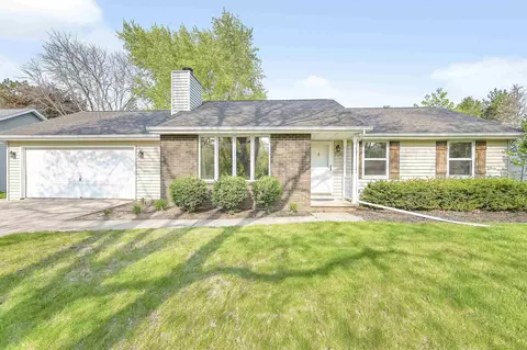 700 Green Ridge Dr, Green Bay, WI 54313